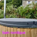 Cascade - Pour 2 Personnes Apartament